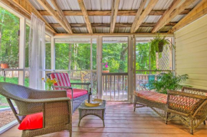 The Country Cottage in Union Mills with Porch!